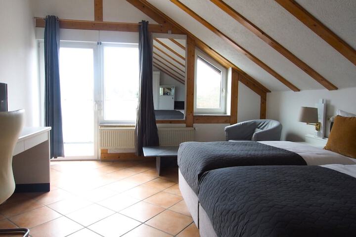 Room 35 of 136
