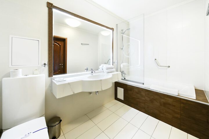 Room 12 of 89