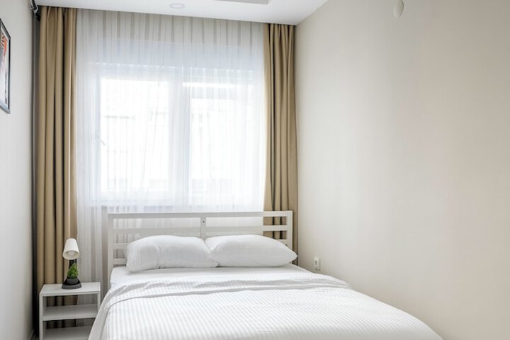 Room 70 of 293