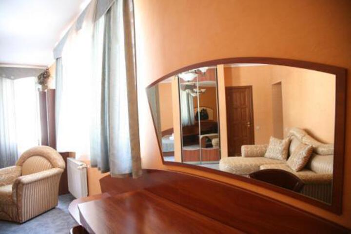 Room 2 of 36