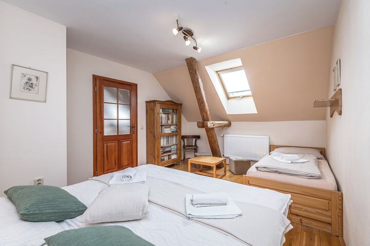 Room 10 of 67