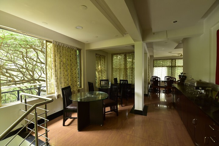 Dining 17 of 25