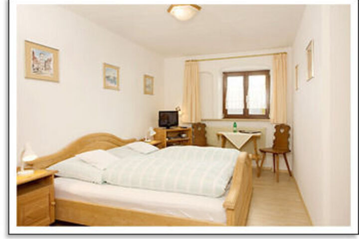 Room 9 of 11