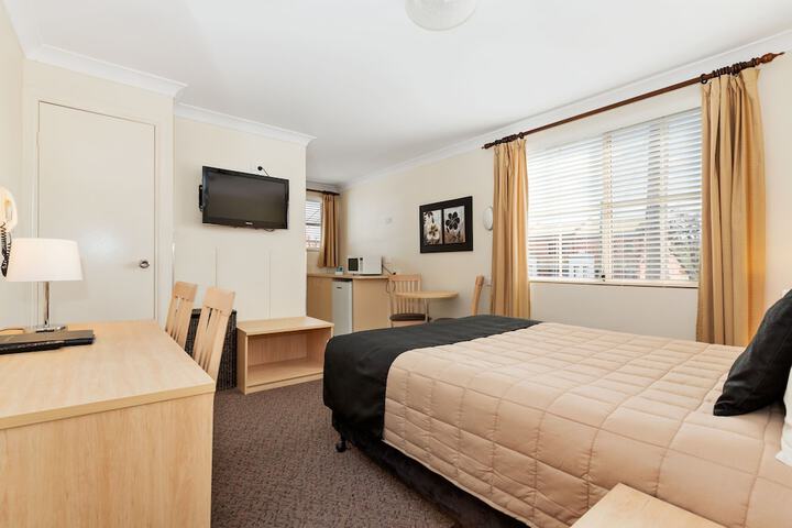 Room 2 of 29