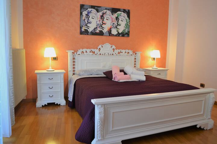 Room 17 of 23