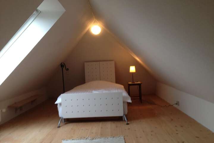 Room 7 of 42