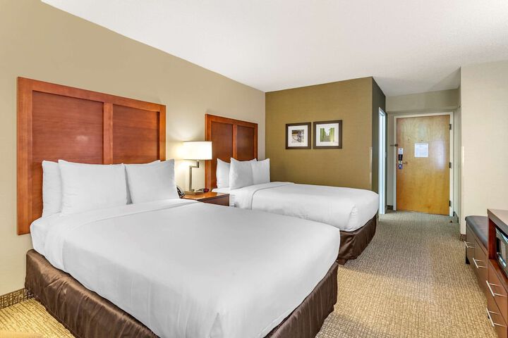 2 Double Beds (10 of 14)