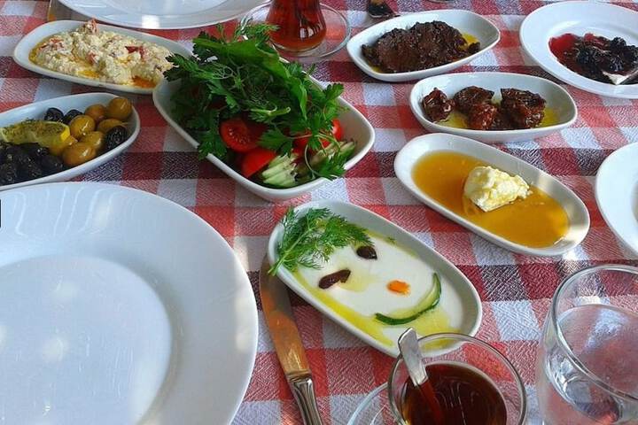 Dining 22 of 36