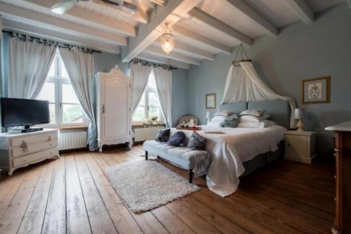 Room 8 of 45