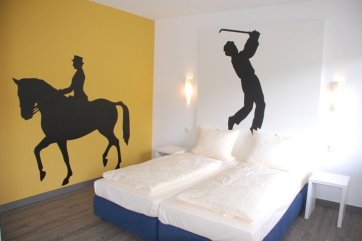 Room 13 of 98