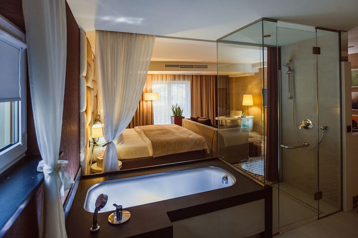 Room 30 of 48