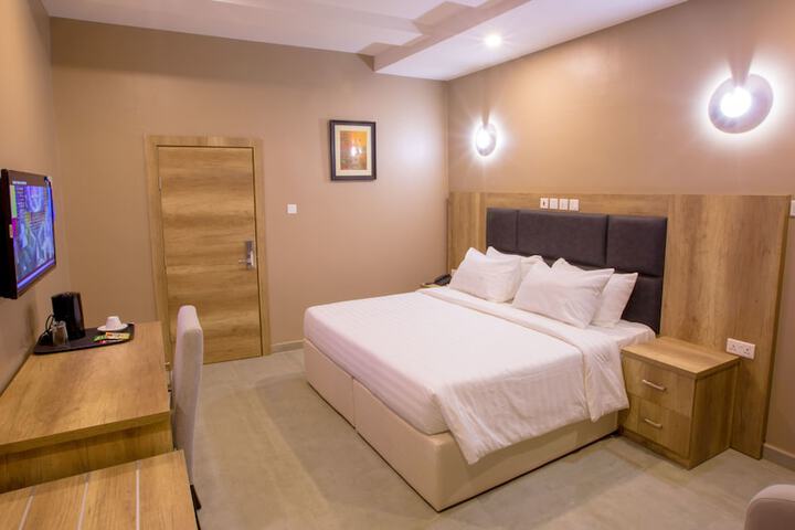 Room 6 of 19