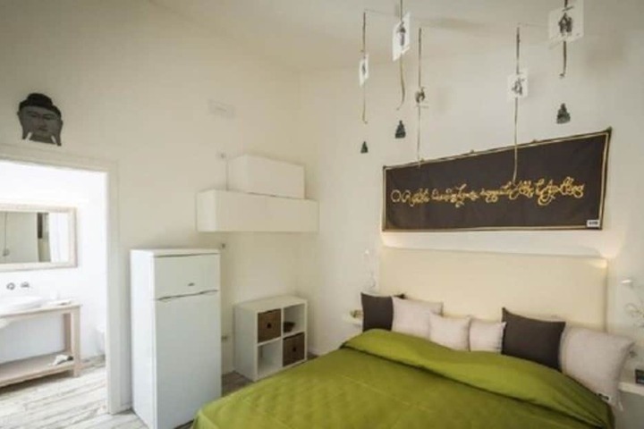 Room 3 of 74