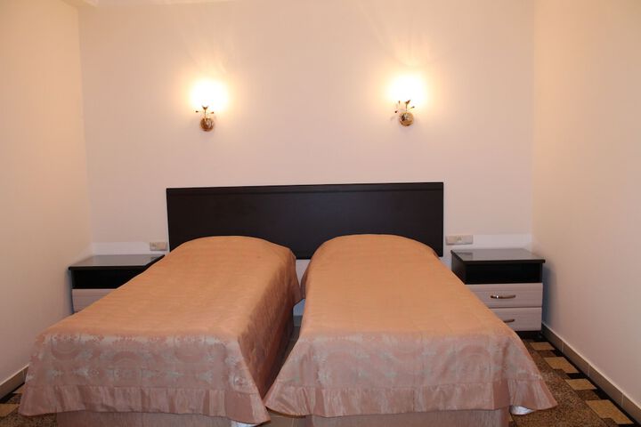 Room 14 of 28