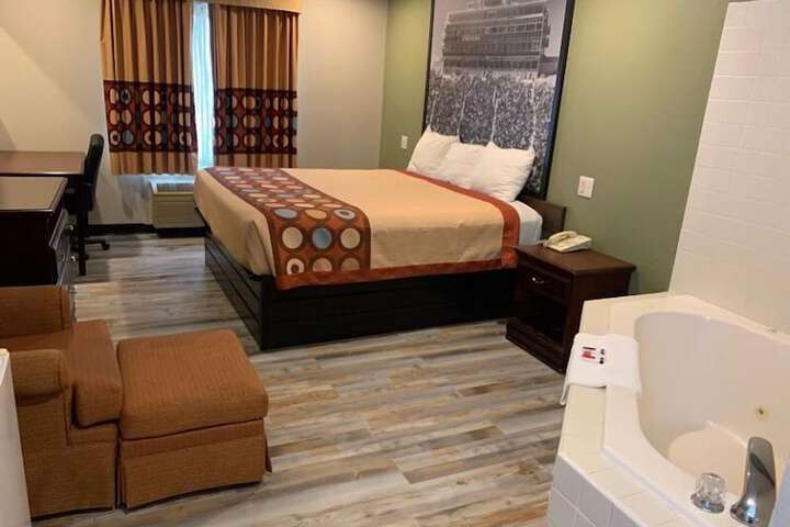 1 King Bed (2 of 12)