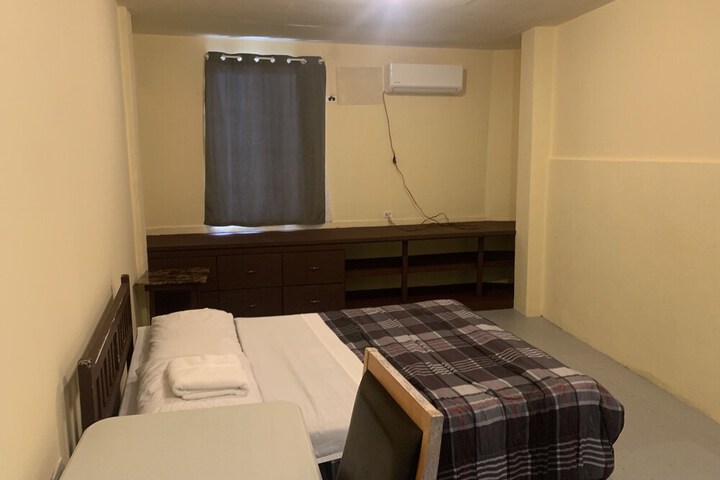 Room 6 of 35