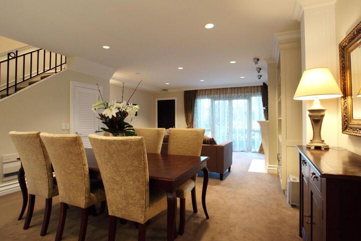 Room 2 of 5