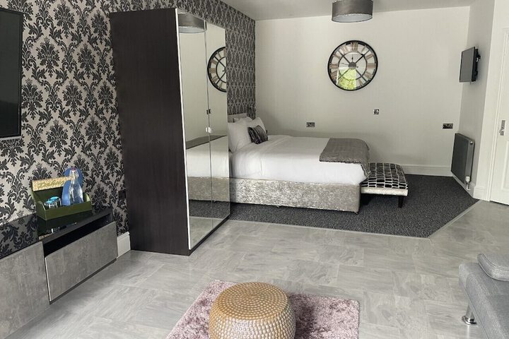 Room 2 of 52