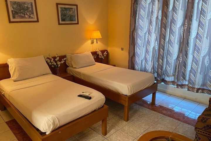 Room 5 of 12