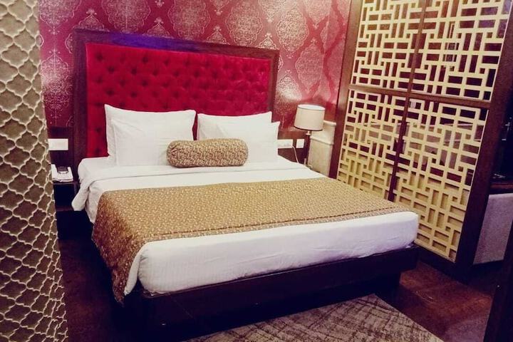 Room 10 of 68