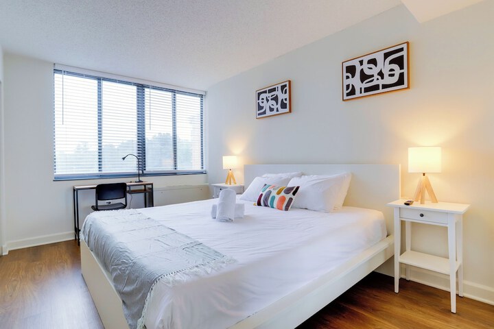 Room 27 of 198