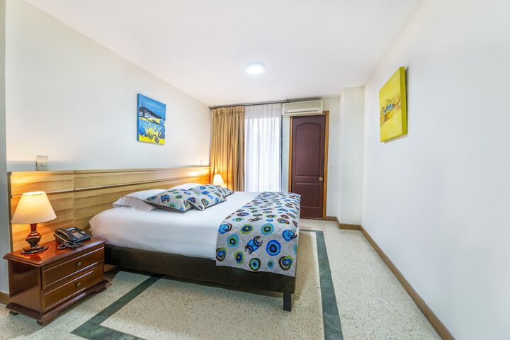 Room 6 of 106