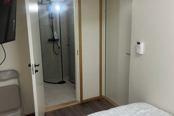 Room 2 of 27