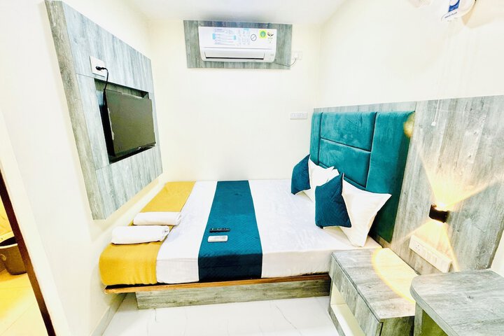 Room 8 of 17