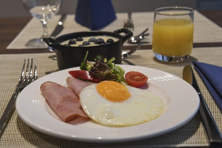 Breakfast/Coffee Service 56 of 80