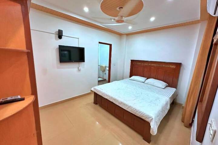 Room 9 of 37