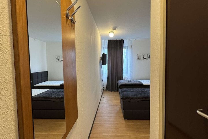 Room 6 of 15