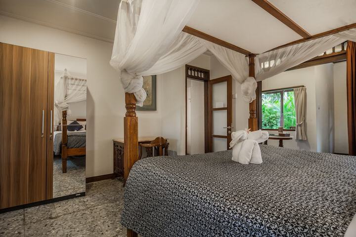 Room 42 of 160