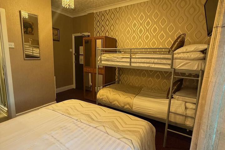 Room 22 of 42
