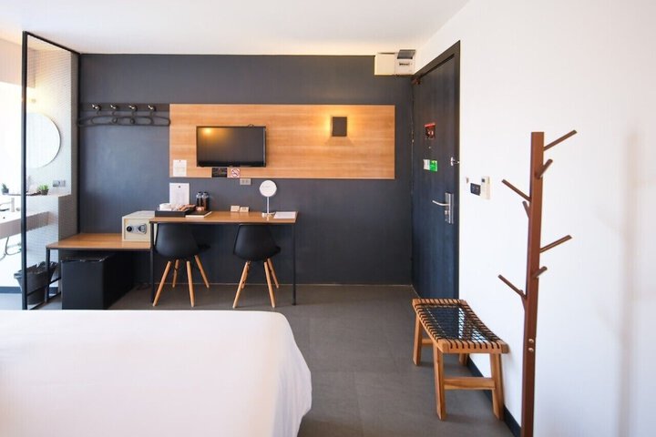 Room 27 of 77