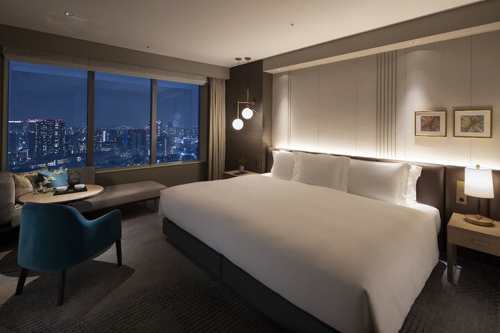 Room 18 of 196