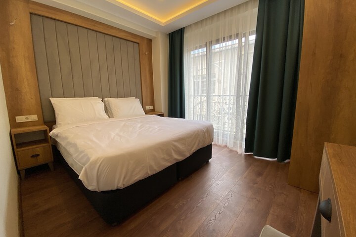 Room 6 of 19