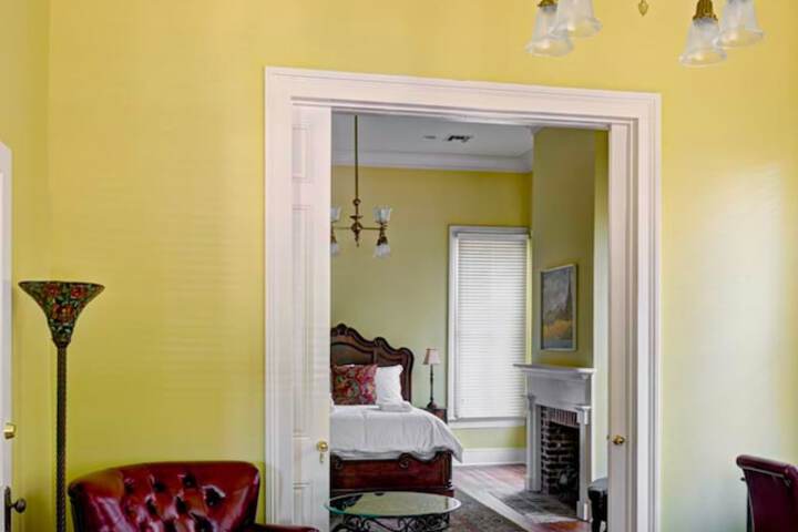 Room 28 of 142
