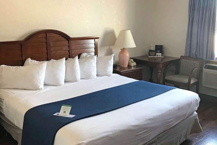 Room 6 of 7