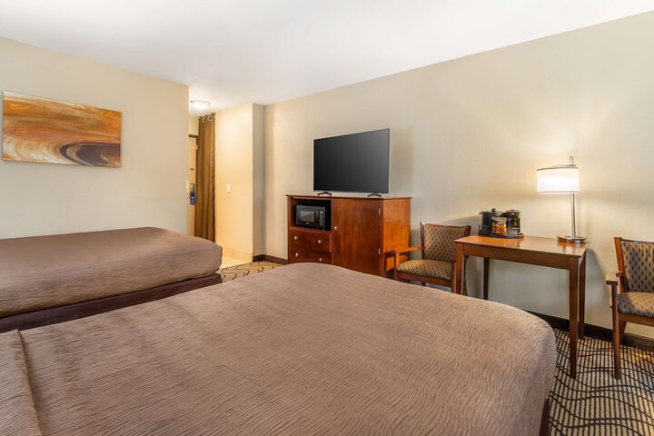 2 Double Beds Microwave and Refrigerator WiFi Full Breakfast (2 of 13)
