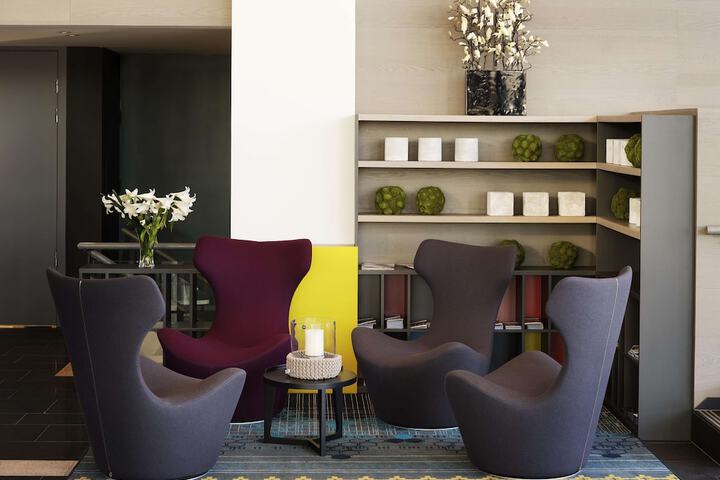 Entrance & Lobby