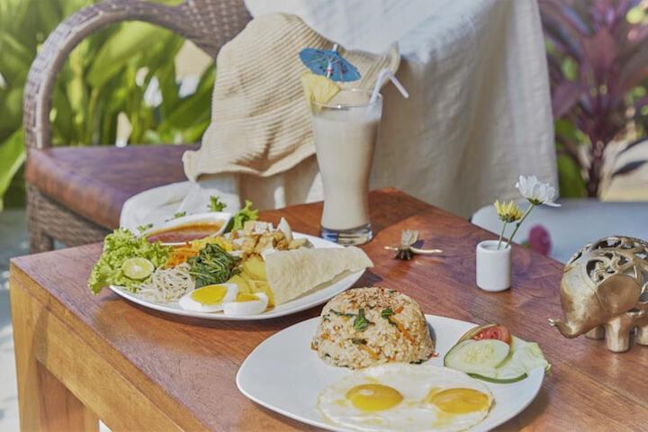 Dining 36 of 47