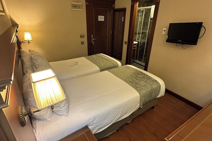 Room 16 of 72