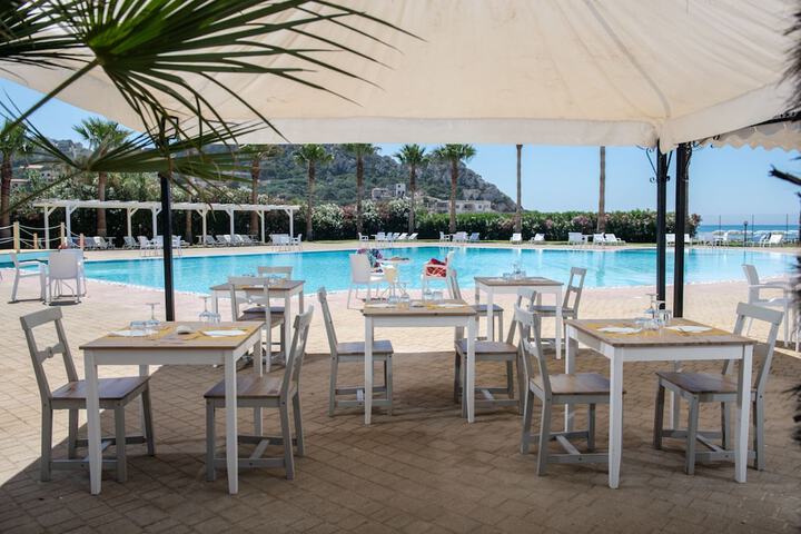 Hotel Pool