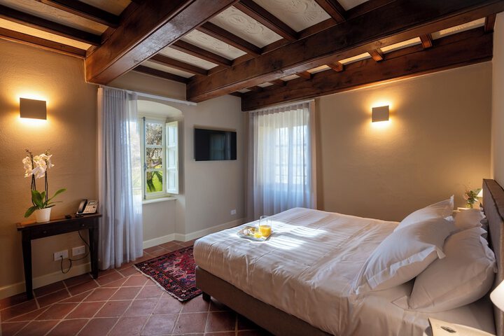 Room 10 of 50