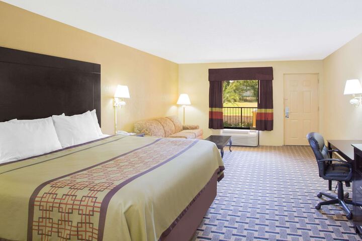 1 King Bed (4 of 16)