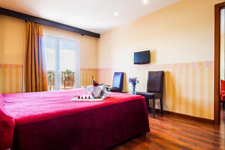 Room 9 of 27
