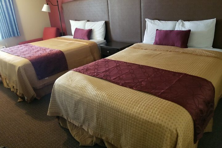 2 Queen Beds (3 of 12)