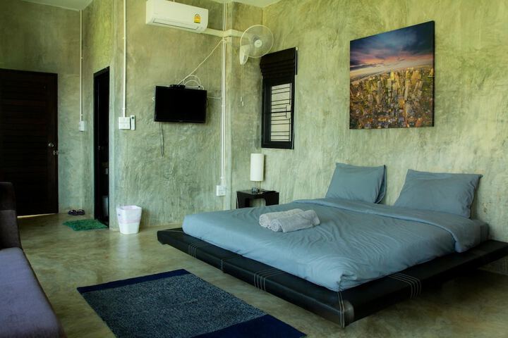 Room 9 of 117