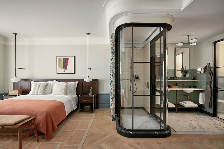 Room 47 of 77
