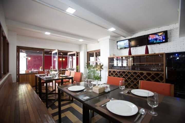 Dining 74 of 89